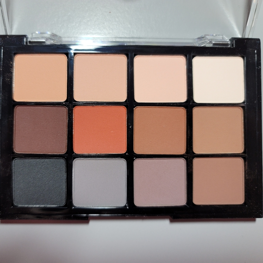 Eyeshadow - Picture 9 of 9